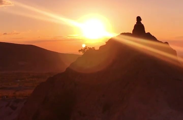 Tanrisal Ogretmen Kimdir Foto - Meditasyon Okulu